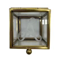 INITIAL GLASS BOX
