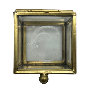 INITIAL GLASS BOX