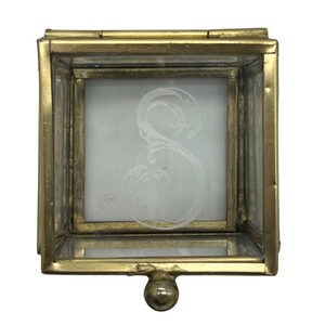 INITIAL GLASS BOX
