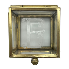INITIAL GLASS BOX