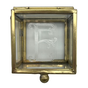 INITIAL GLASS BOX