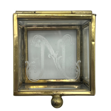 INITIAL GLASS BOX