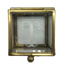 INITIAL GLASS BOX