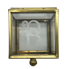 INITIAL GLASS BOX