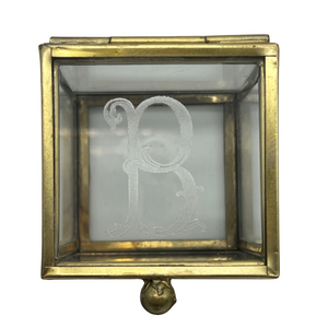INITIAL GLASS BOX