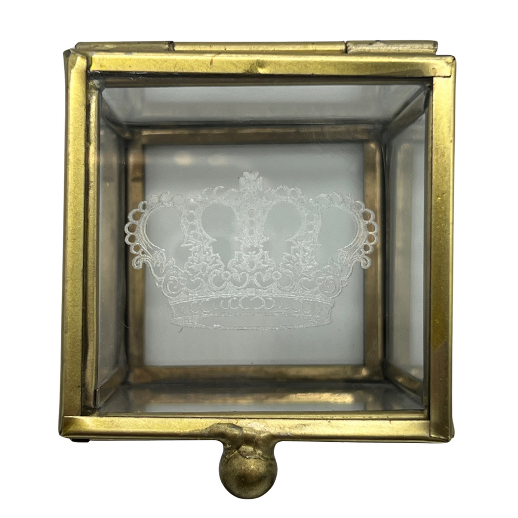 QUEEN CROWN GLASS BOX