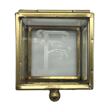 INITIAL GLASS BOX