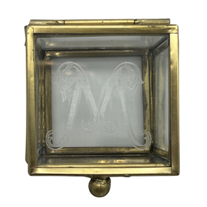 INITIAL GLASS BOX