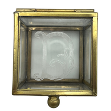 INITIAL GLASS BOX