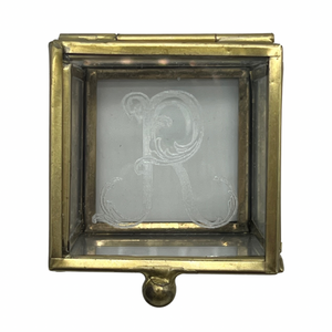 INITIAL GLASS BOX