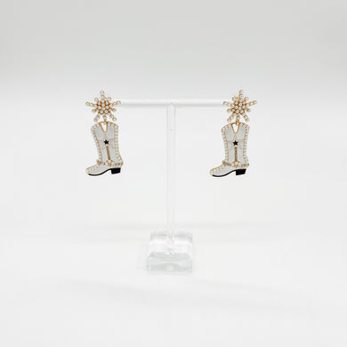 PEARL BOOTS EARRING
