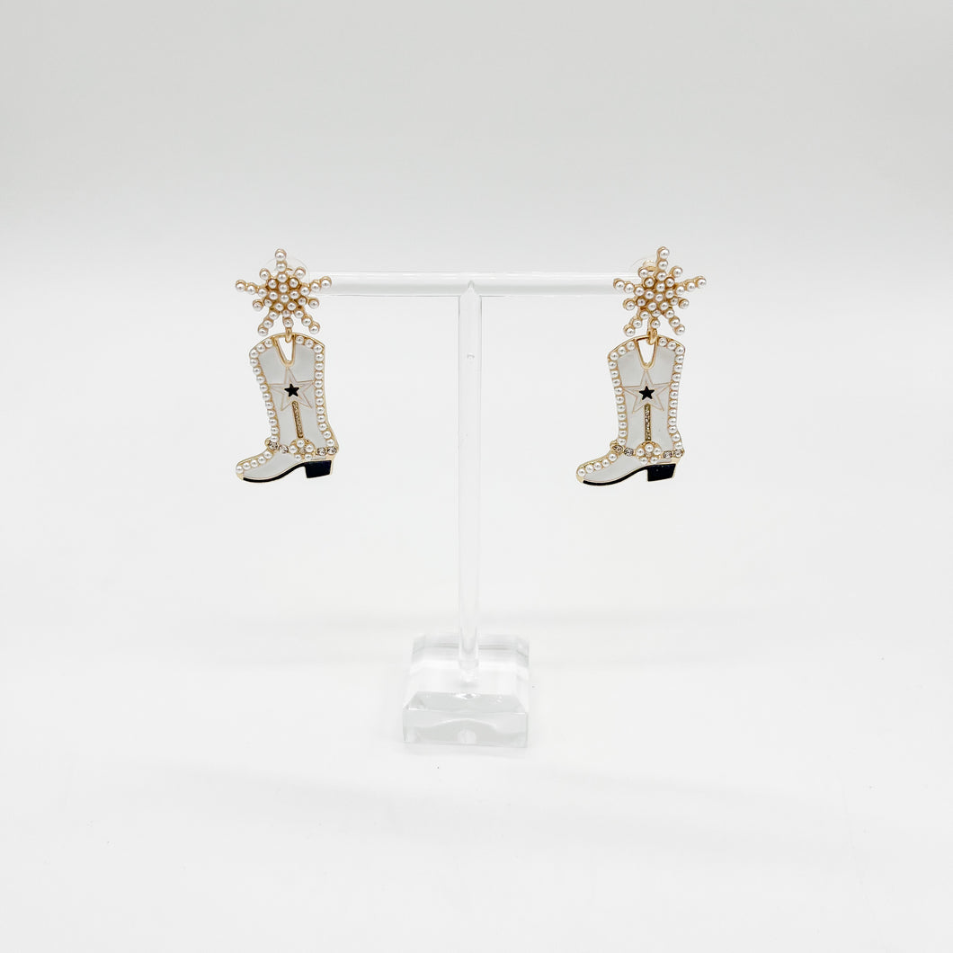 PEARL BOOTS EARRING