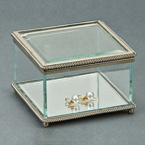 SQUARE GLASS HINGED BOX