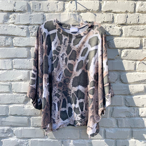 BEIGE & OLIVE ANIMAL SHORT SLEEVE SWEATSHIRT
