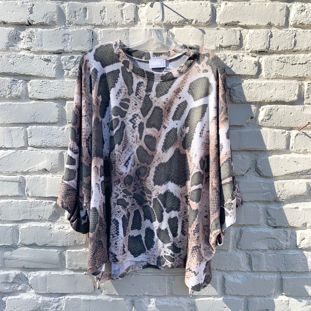 BEIGE & OLIVE ANIMAL SHORT SLEEVE SWEATSHIRT
